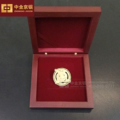 婴儿百日庆生纪念足金徽章定制