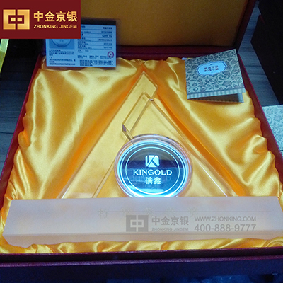 侨鑫集团水晶镶纪念章摆件 纪念摆件定制