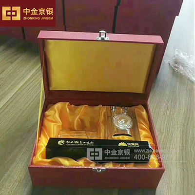 水晶笔筒镶章摆件 纯银纪念章定制