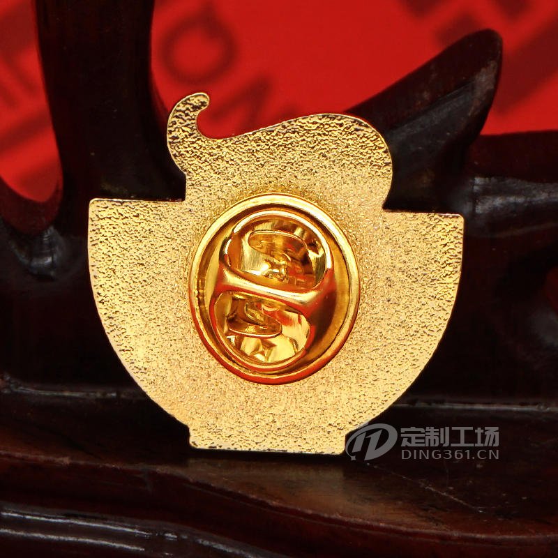 足金徽章
