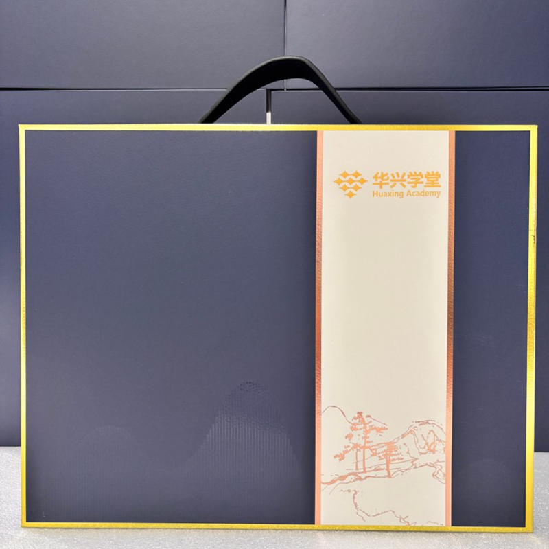 华兴学堂这套商务套装太戳我了！定制专属logo超显心意